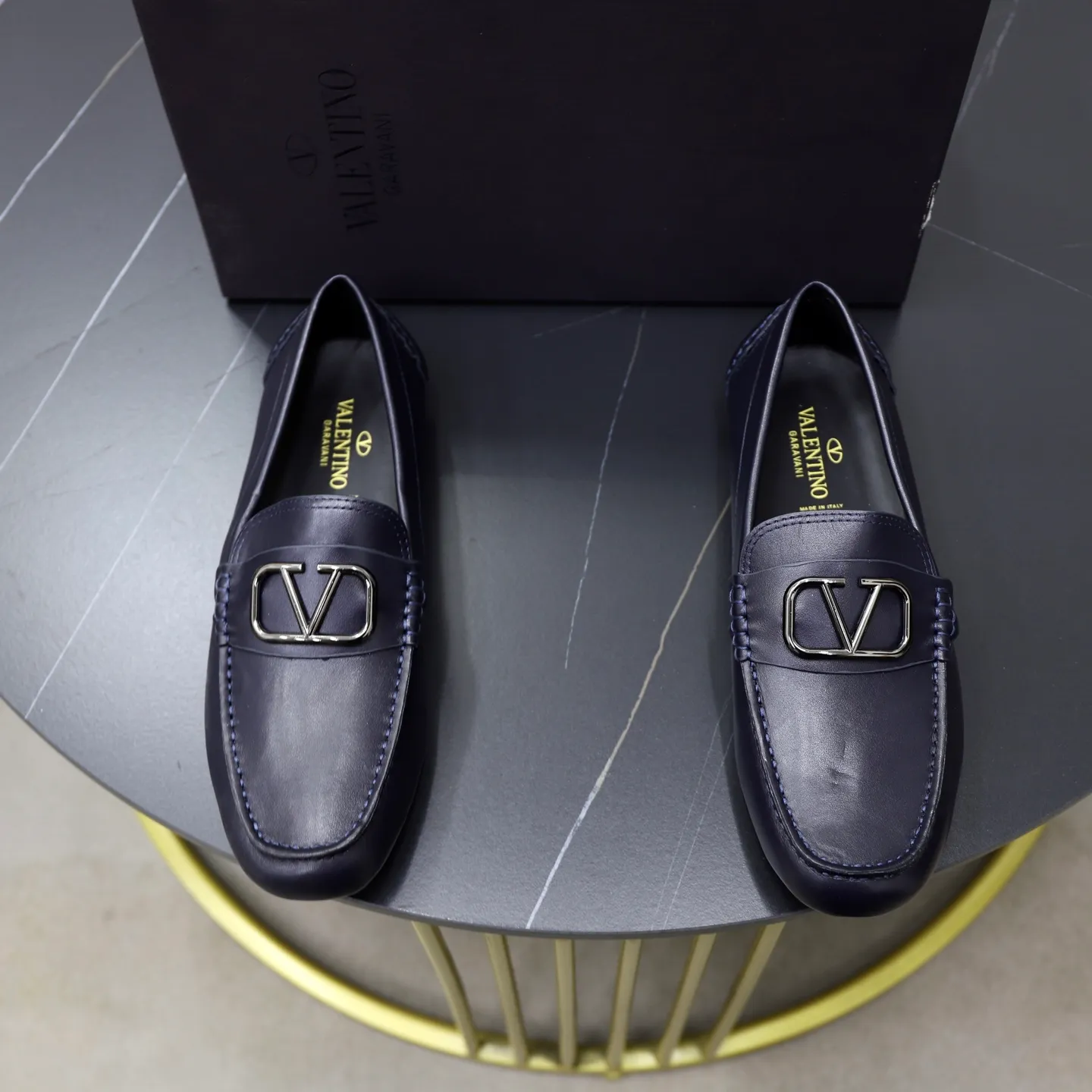 Men's shoes: 640💰VALENTINO, made of imported cowhide with imported water-dyed cow lining, iconic hardware and iconic wear-resistant outsole. 38-45 (customized at 45) VALENTINO packaging All orders enjoy the brand’s iconic product packaging